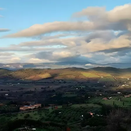 The Nest, Hamlet In Tuscany Ravi